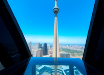 discovering the wonders of the cn tower in toronto 1747160274